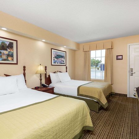 เบย์มอนต์ บาย วินด์แฮม อิสลีย์/กรีนวิลล์ Motel อีสลีย์ ภายนอก รูปภาพ